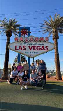 Skupina Condor Travel v ZDA pred napisom welcome to fabulous Las Vegas