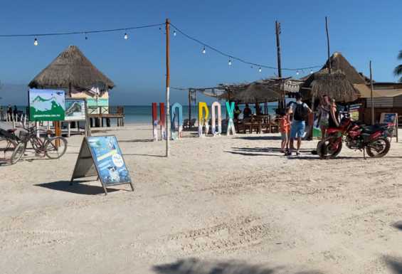 Znamenit napis Holbox