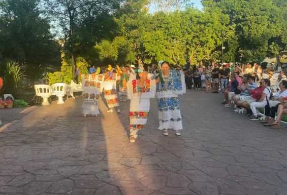 Ples lokalnih zensk v Valladolidu